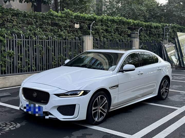 Фото 1 - Jaguar XE L