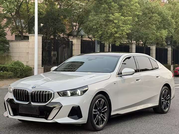 Фото 1 - BMW 5 Series