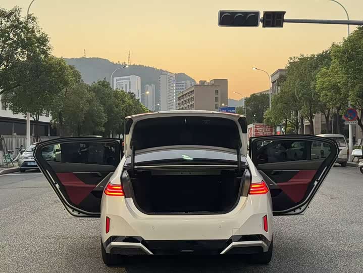 Фото 10 - BMW 5 Series