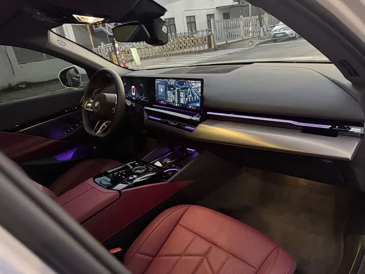 Фото 14 - BMW 5 Series