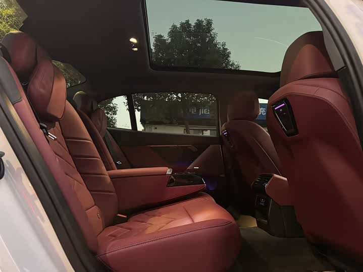 Фото 15 - BMW 5 Series