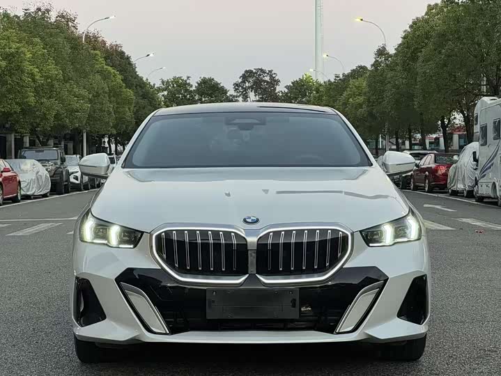 Фото 2 - BMW 5 Series
