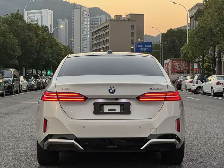 Фото 6 - BMW 5 Series