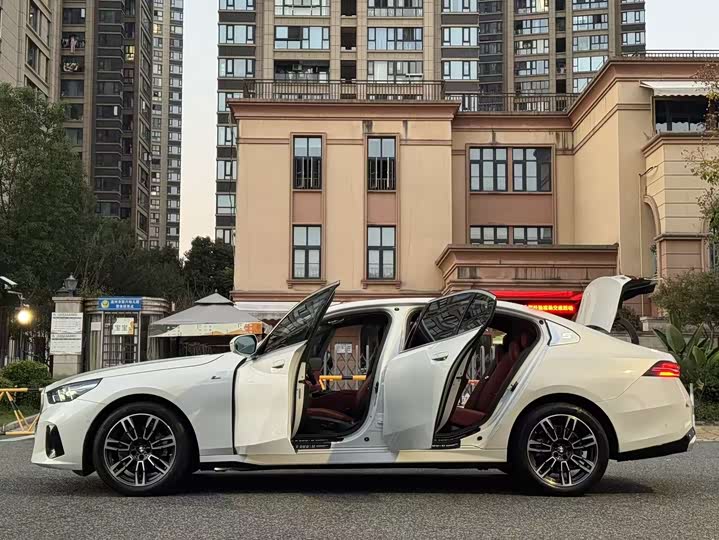 Фото 7 - BMW 5 Series