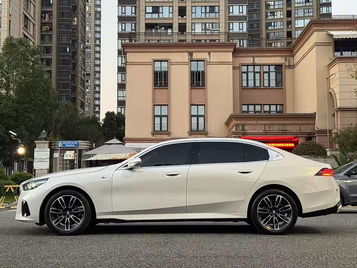 Фото 8 - BMW 5 Series