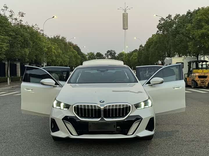 Фото 9 - BMW 5 Series