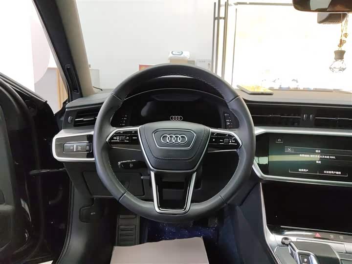 Фото 11 - Audi A6L