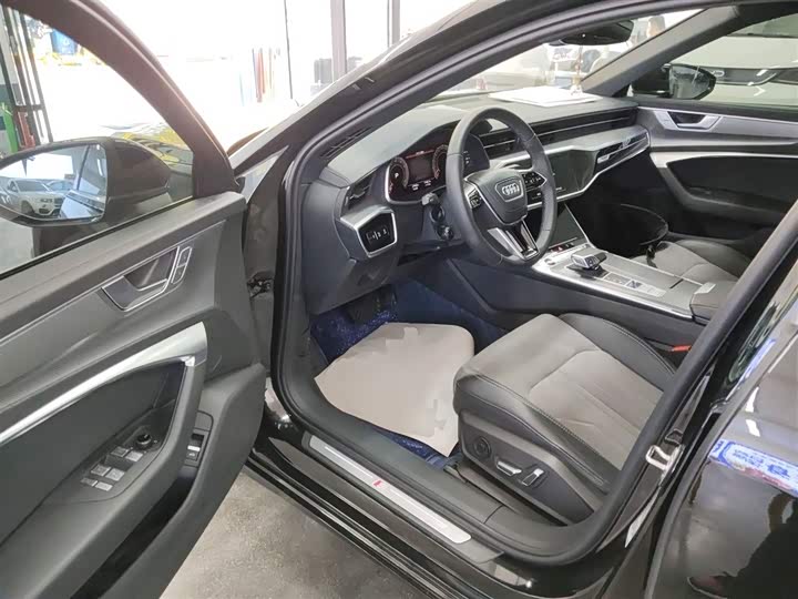 Фото 16 - Audi A6L