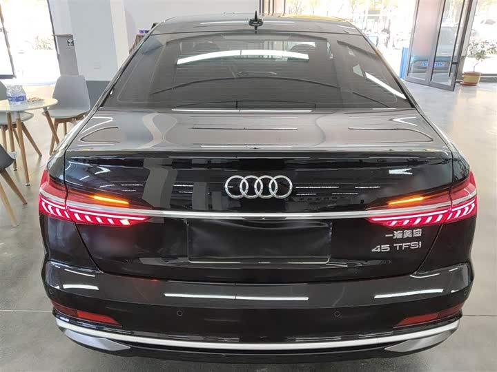 Фото 6 - Audi A6L