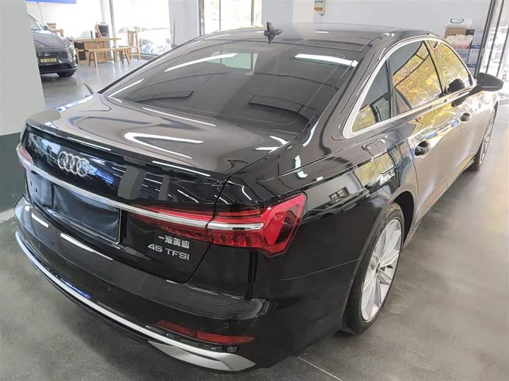 Фото 7 - Audi A6L