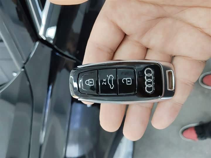 Фото 9 - Audi A6L