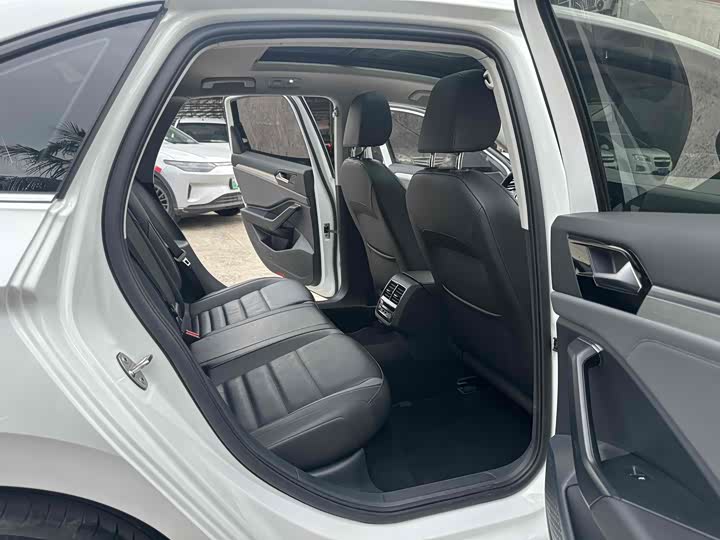 Фото 11 - Volkswagen Sagitar L