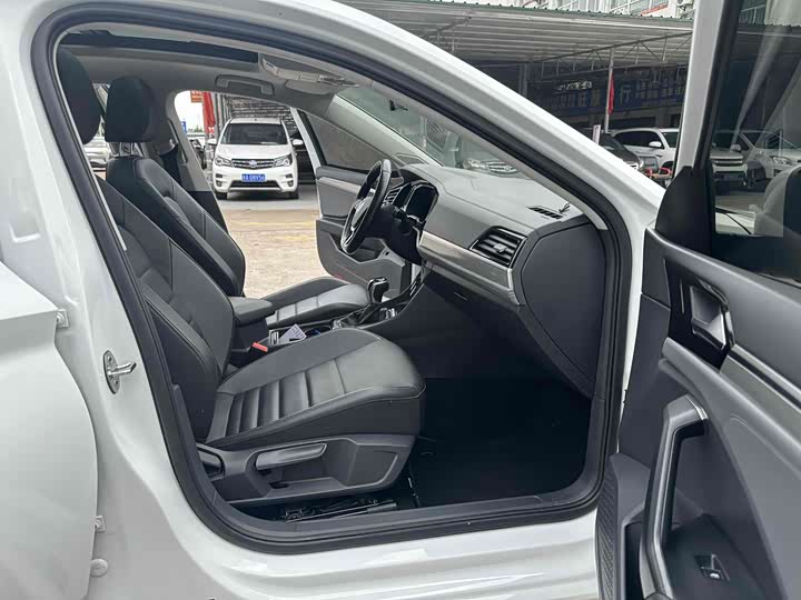 Фото 13 - Volkswagen Sagitar L