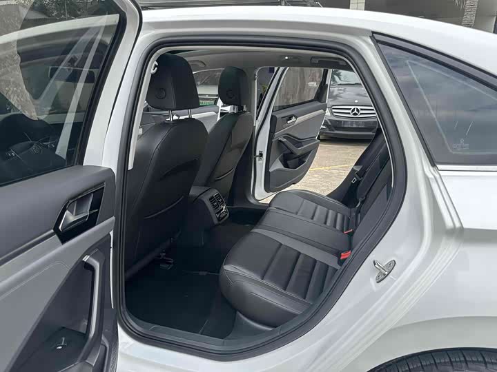 Фото 7 - Volkswagen Sagitar L