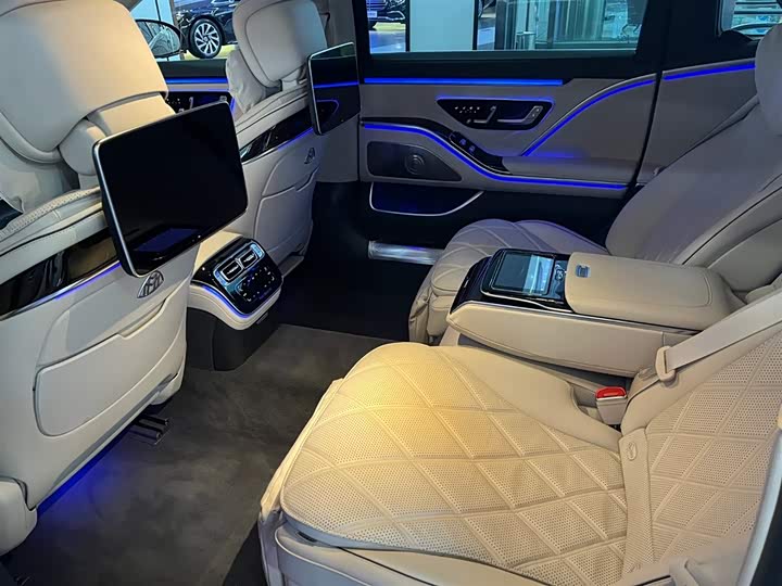 Фото 4 - Mercedes-Benz Maybach S-Class