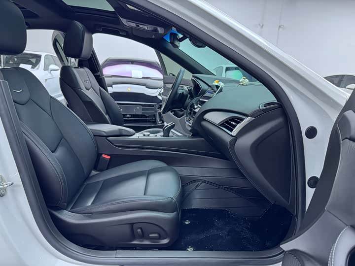 Фото 11 - Cadillac CT5