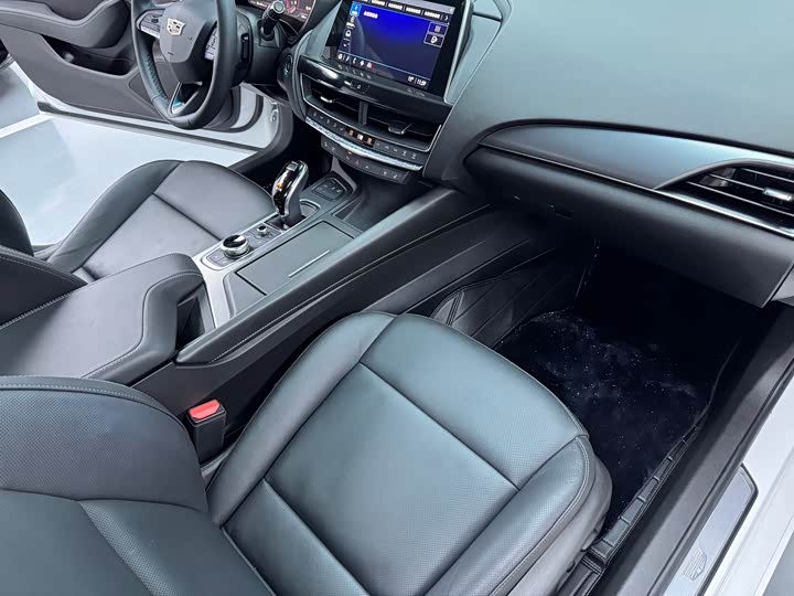 Фото 12 - Cadillac CT5