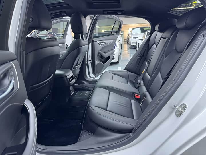 Фото 16 - Cadillac CT5