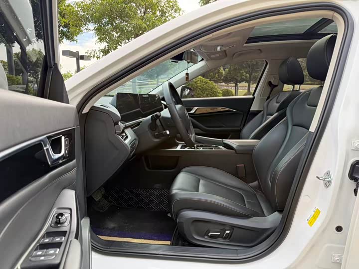 Фото 10 - Bestune B70