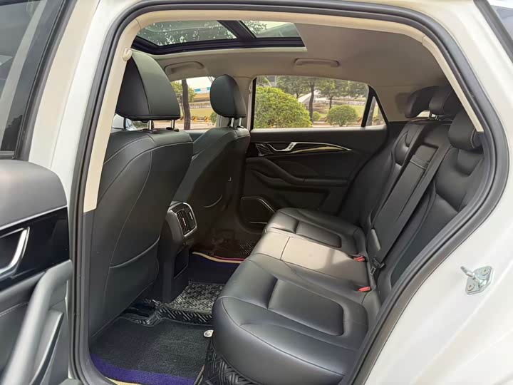 Фото 11 - Bestune B70