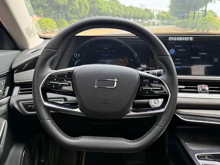 Фото 16 - Bestune B70