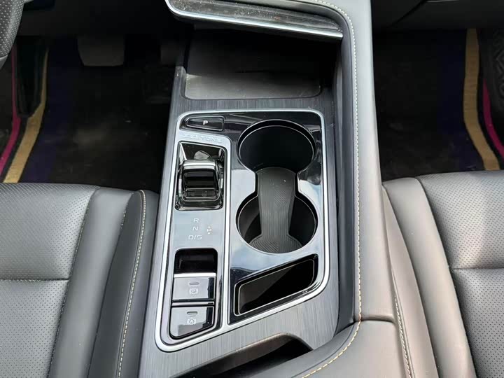 Фото 18 - Bestune B70