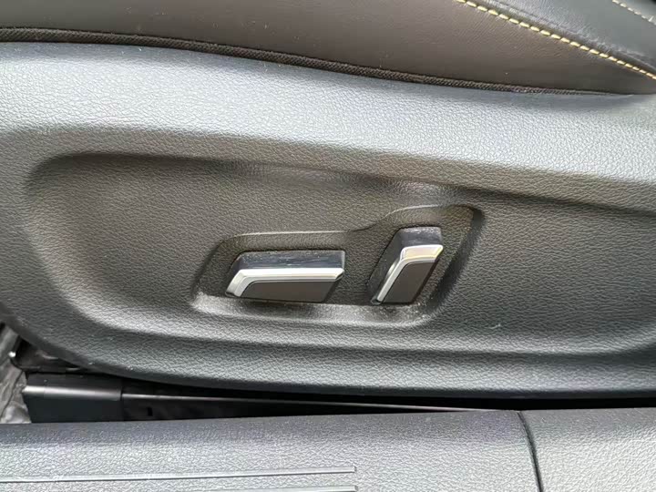 Фото 22 - Bestune B70