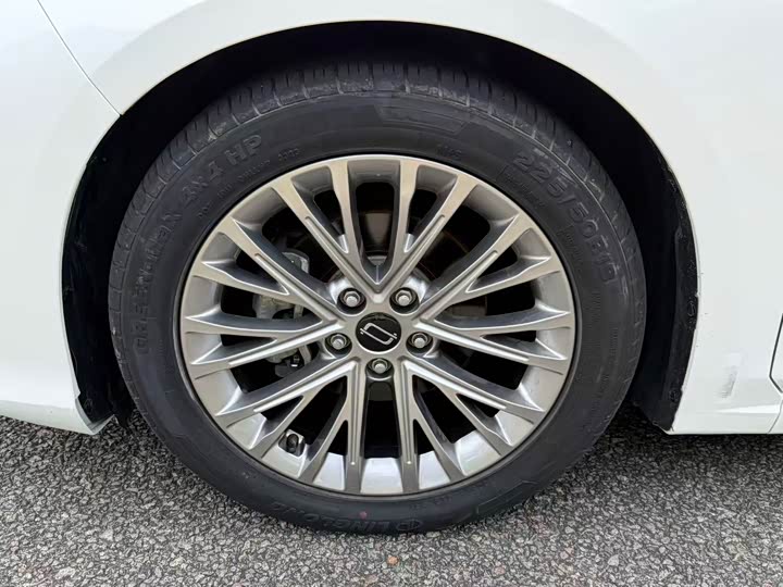 Фото 26 - Bestune B70