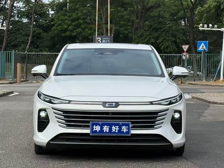 Фото 3 - Bestune B70