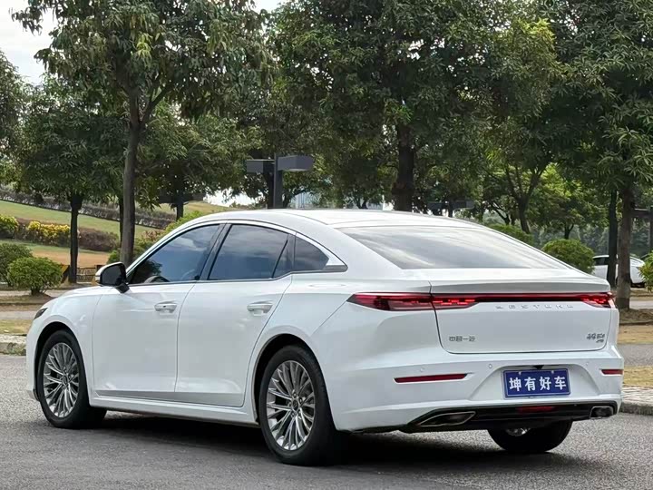 Фото 4 - Bestune B70