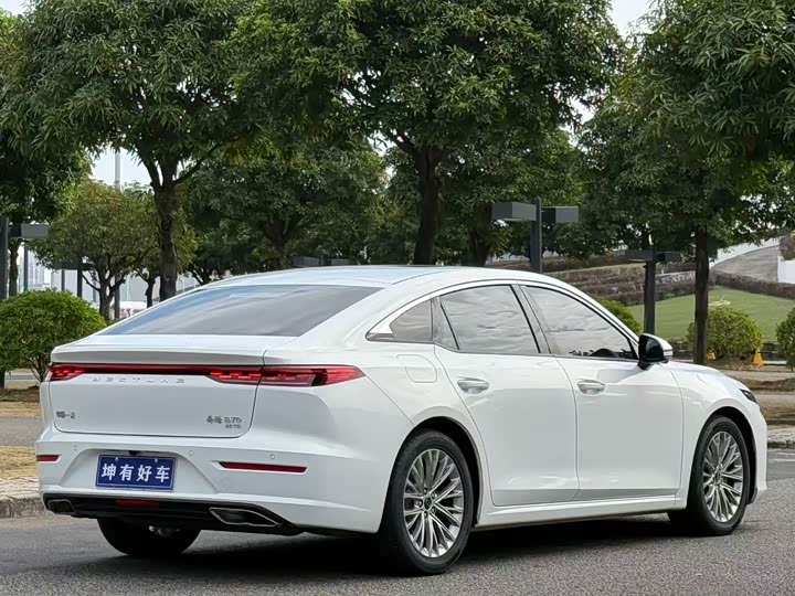 Фото 6 - Bestune B70