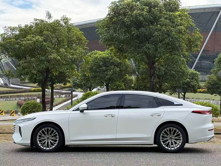 Фото 7 - Bestune B70