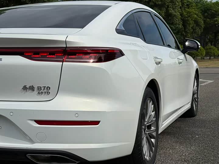 Фото 9 - Bestune B70