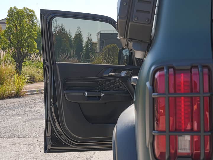 Фото 12 - Tank 300