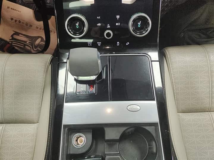 Фото 14 - Land Rover Range Rover Velar