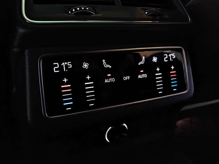 Фото 11 - Audi A6L