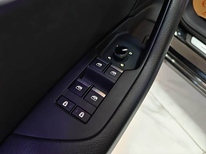 Фото 12 - Audi A6L