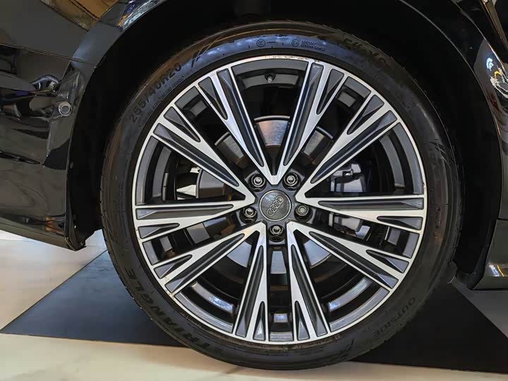 Фото 15 - Audi A6L