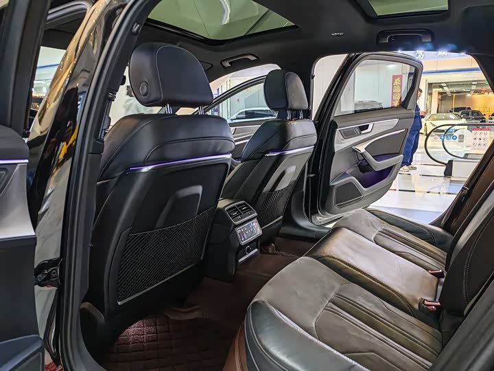 Фото 6 - Audi A6L