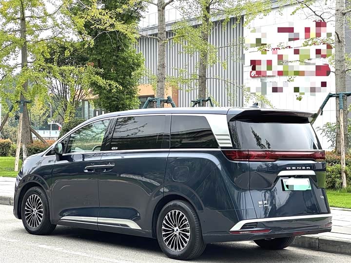 Фото 3 - Denza D9