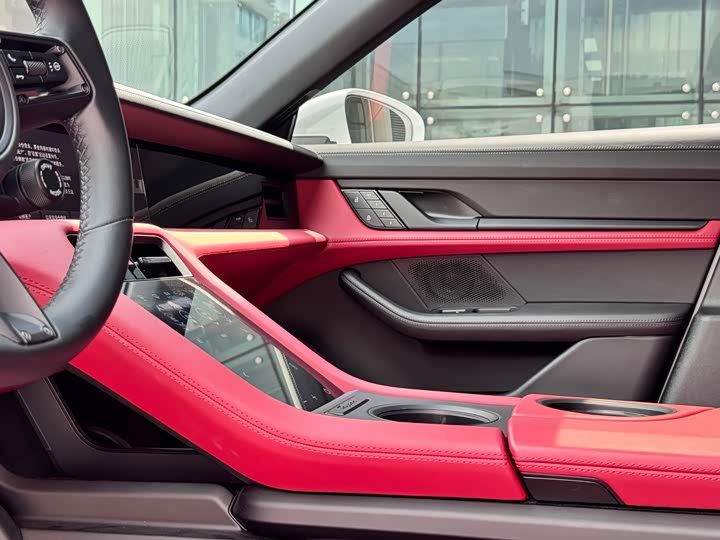 Фото 10 - Porsche Taycan