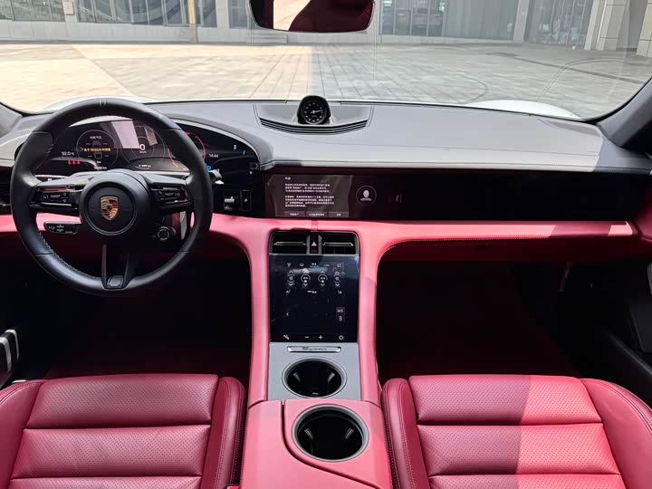 Фото 11 - Porsche Taycan