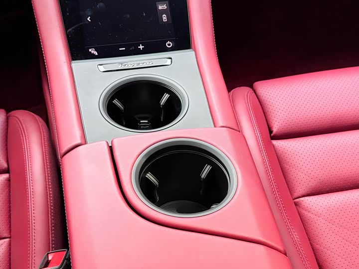 Фото 13 - Porsche Taycan