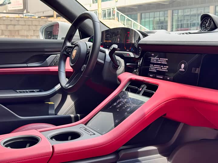 Фото 14 - Porsche Taycan