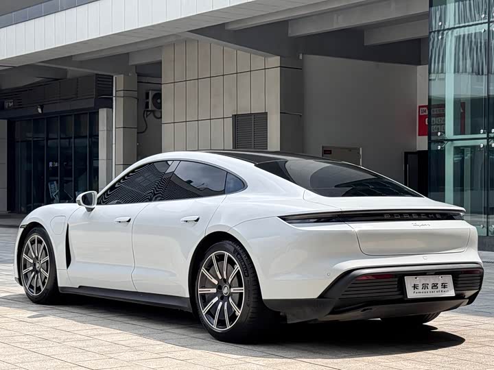 Фото 5 - Porsche Taycan