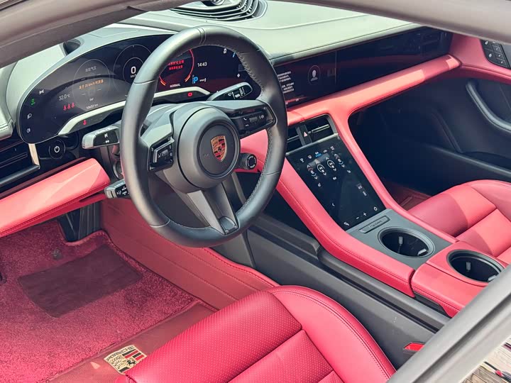 Фото 6 - Porsche Taycan