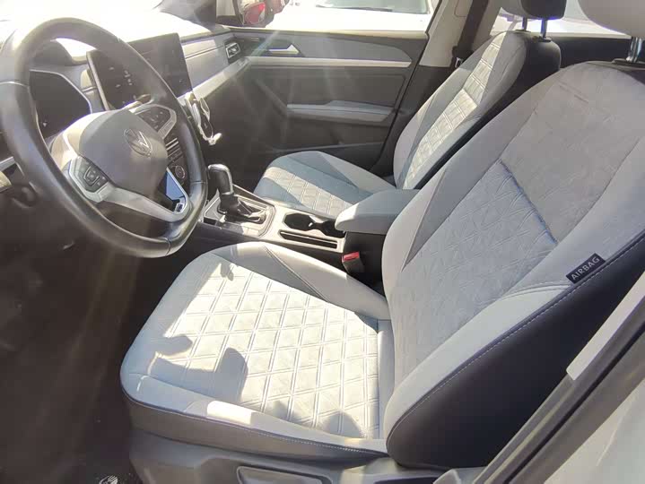 Фото 9 - Volkswagen Lavida