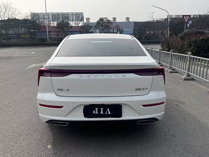 Фото 10 - Bestune B70