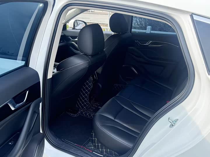 Фото 5 - Bestune B70