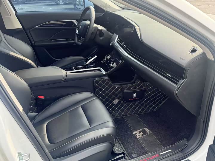 Фото 9 - Bestune B70